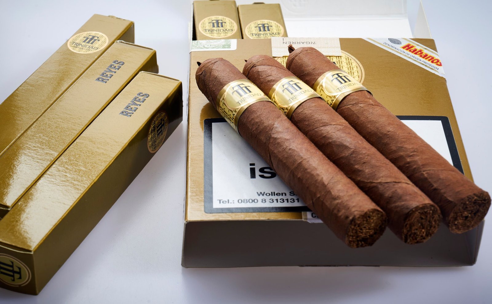 Trinidad Reyes 24pcs, wooden Box